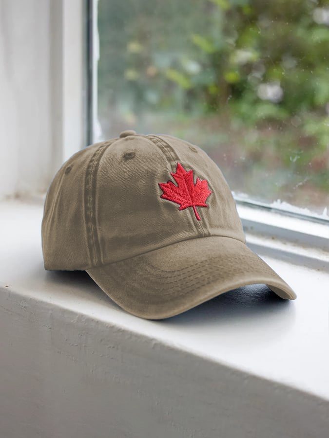 Retro Canadian Maple Leaf Print Baseball Cap